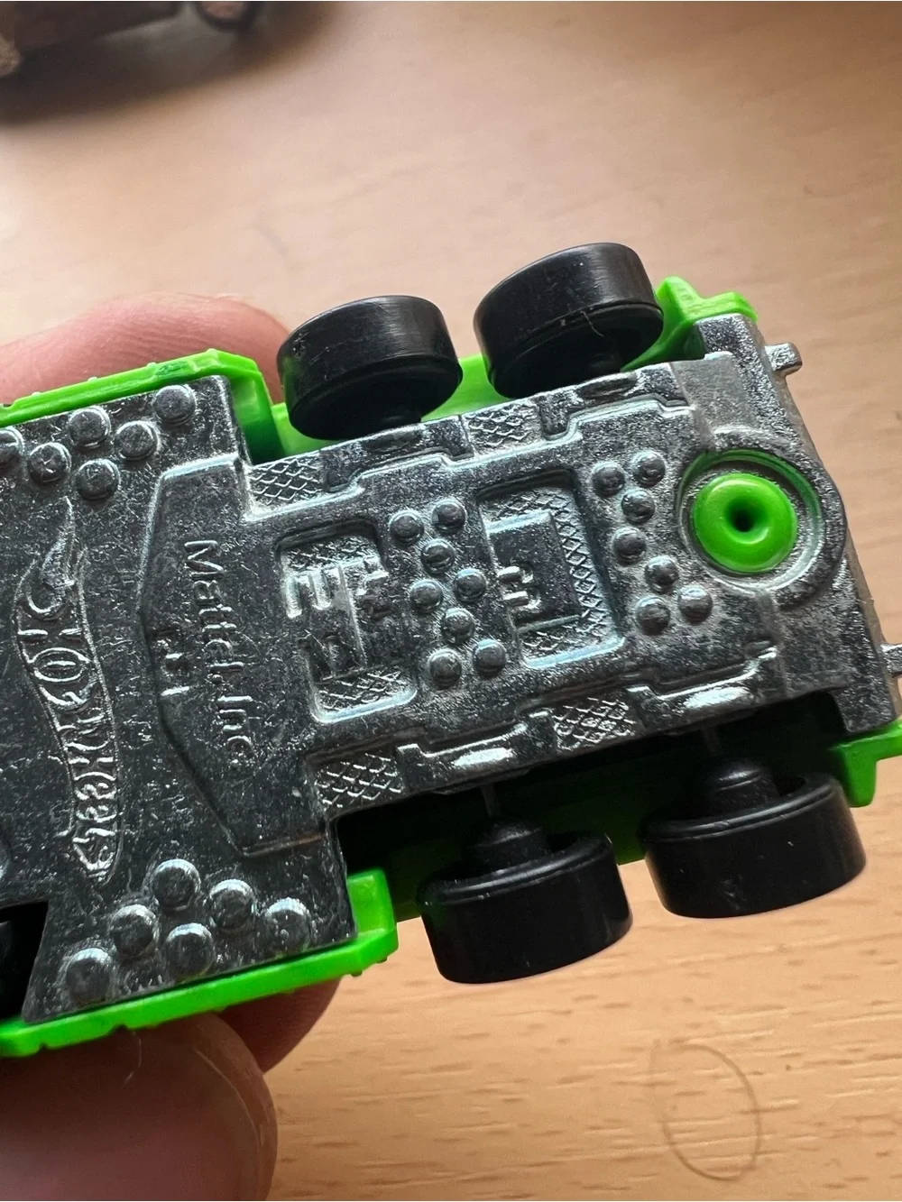 2011 HOT WHEELS INVADER VICTORY UPRISING GREEN 1:64 DIECAST 3 1/4